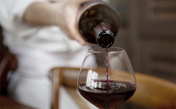 青島紅酒清關(guān)用一般貿(mào)易進(jìn)口方式如何進(jìn)行 青島紅酒清關(guān)