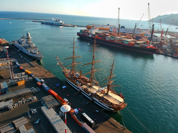 1641463594995042.jpg 廈門(mén)報(bào)關(guān)清關(guān)公司比較好_廈門(mén)AEO報(bào)關(guān)公司_副本.jpg