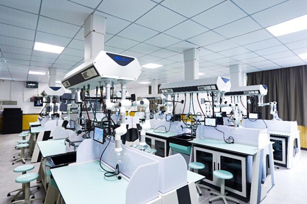 1645005646581546.jpg 教學(xué)設(shè)備進(jìn)口報(bào)關(guān)_副本.jpg